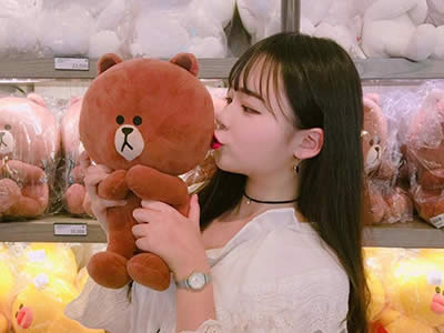 约会撩妹接吻技巧，如何顺其自然的在约会和女生亲嘴？